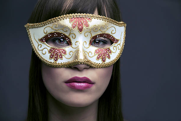 junge frau mit karneval maske - women masquerade mask mardi gras front view stock-fotos und bilder