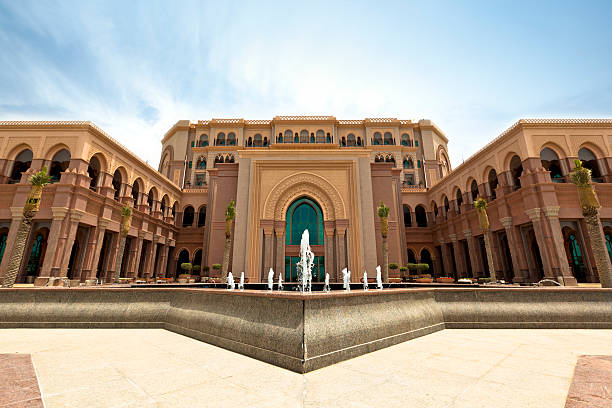 abu dhabi emirates palace - emirates palace hotel stock-fotos und bilder