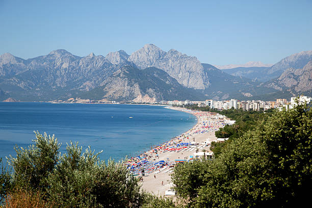 istock Konyaalti Beach XXXL 184277407