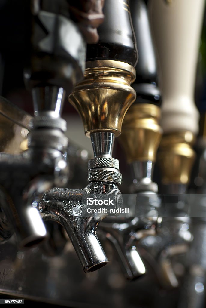Пивной кран - Стоковые фото Алкоголь - напиток роялти-фри