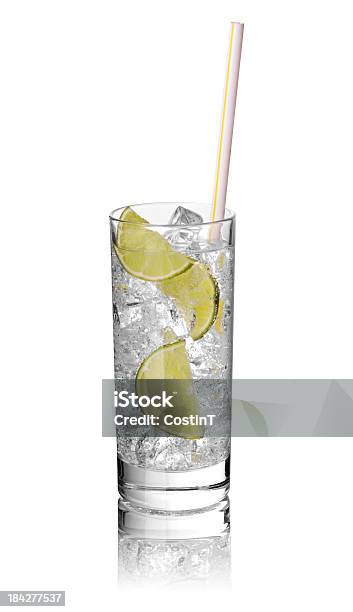Лед Напиток С Лимоны — стоковые фотографии и другие картинки Изолированный предмет - Изолированный предмет, Джин, Дроблёный лёд