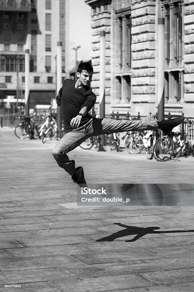 Dançarino pulando ao sol - Foto de stock de Dançar royalty-free