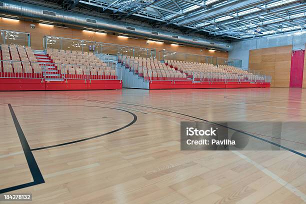 Große Leere Sports Hall Mit Stehkragen Stockfoto und mehr Bilder von Sporthalle - Sporthalle, Niemand, Parkett