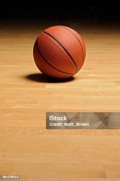 バスケットボール - スポーツ バスケットボールのストックフォトや画像を多数ご用意 - スポーツ バスケットボール, バスケットボールのボール, スポーツコート