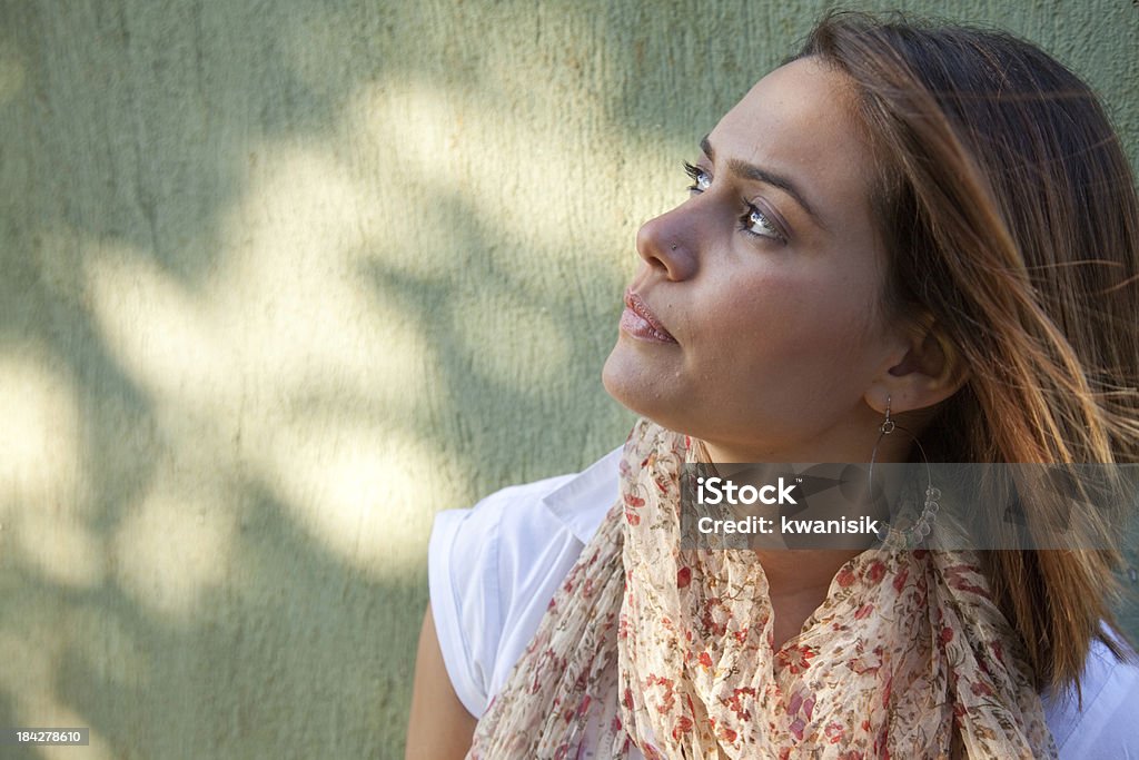 Menina olhando tristeza só - Foto de stock de 20 Anos royalty-free