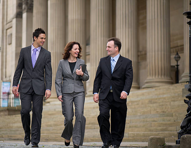 equipo de negocios a - st georges hall fotografías e imágenes de stock