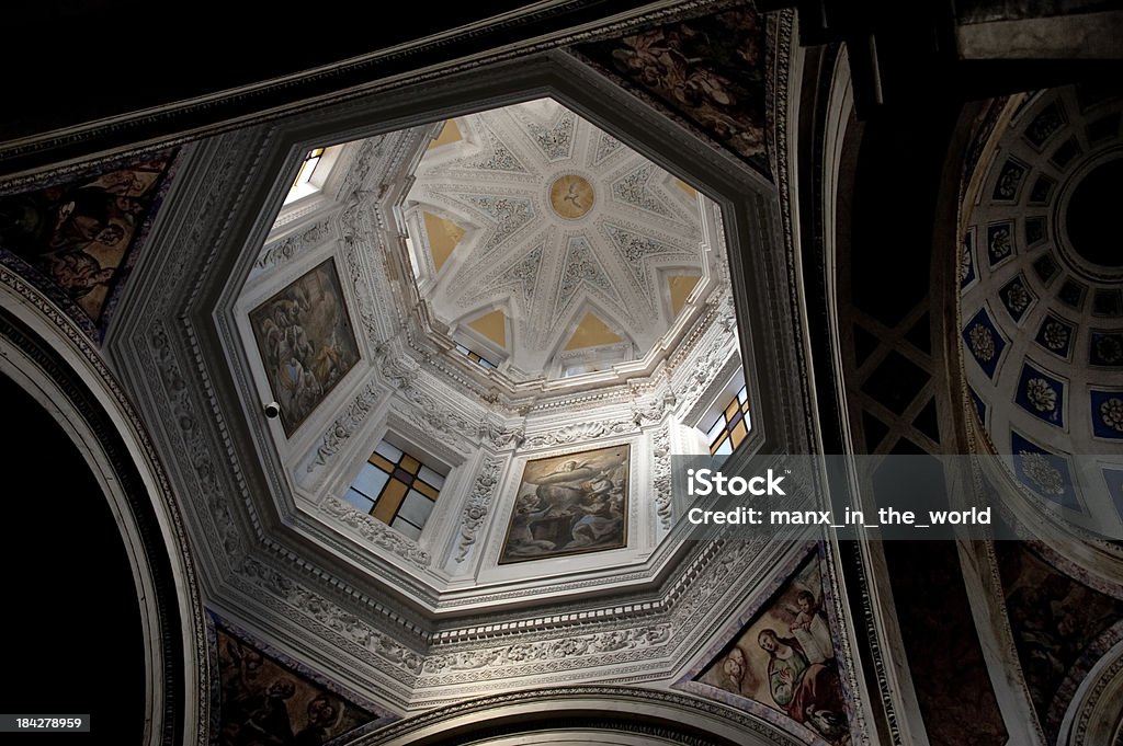 Brindisi, l'intérieur de la cathédrale - Photo de Arc - Élément architectural libre de droits