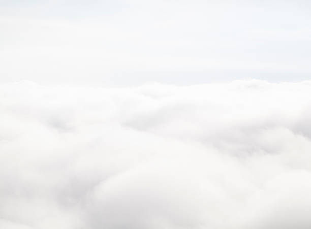 fonds de nuage - cloud cloudscape fluffy white photos et images de collection