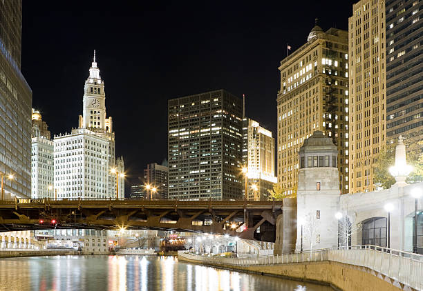 istock Chicago River and Wrigley Building at Night 184279803