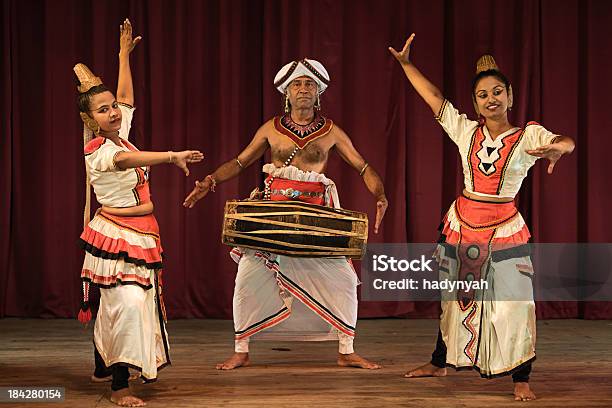 Kandyan 中のダンサーザショーカンディスリランカ - 3人のストックフォトや画像を多数ご用意 - 3人, アジア大陸, インド系民族