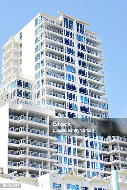 Edificio Residencial Foto de stock y más banco de imágenes de Alto - Descripción física - Alto - Descripción física, Antes de Cristo, Arquitectura