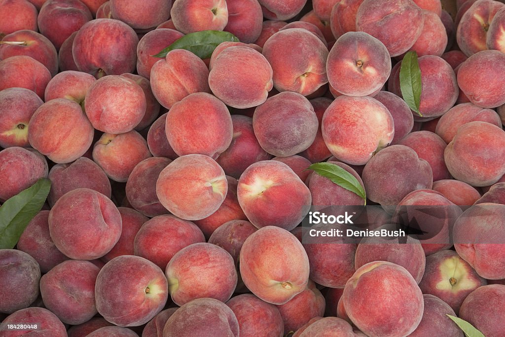 Zahlreiche Peaches - Lizenzfrei Einige Gegenstände - Mittelgroße Ansammlung Stock-Foto