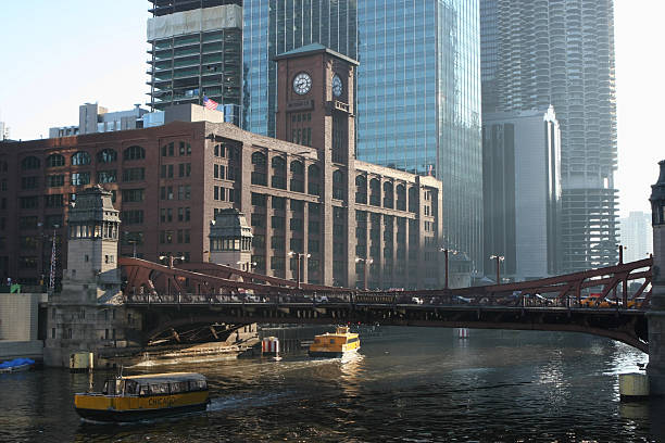 istock Chicago River and Tour Boat 184281183