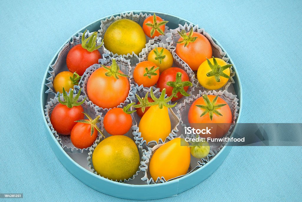 Tomates Cherry - Foto de stock de Caja libre de derechos