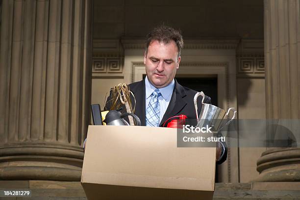 Redundantes Ofício De Escritório - Fotografias de stock e mais imagens de Câmara Municipal - Edifício do Governo Local - Câmara Municipal - Edifício do Governo Local, 35-39 Anos, Adulto