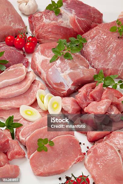 Assortiti Di Carne Crude - Fotografie stock e altre immagini di A forma di blocco - A forma di blocco, Bistecca di manzo, Braciola