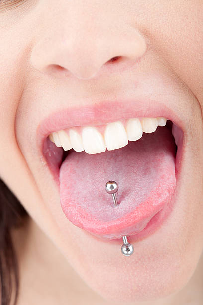 860 Fotos, Bilder und lizenzfreie Bilder zu Zungenpiercings - iStock