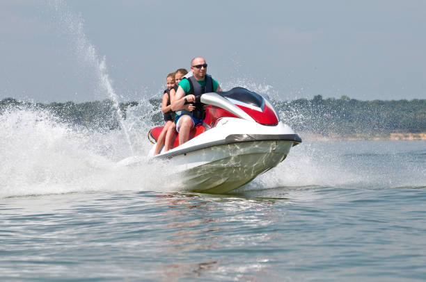 istock Lake fun on small watercraft 184282274