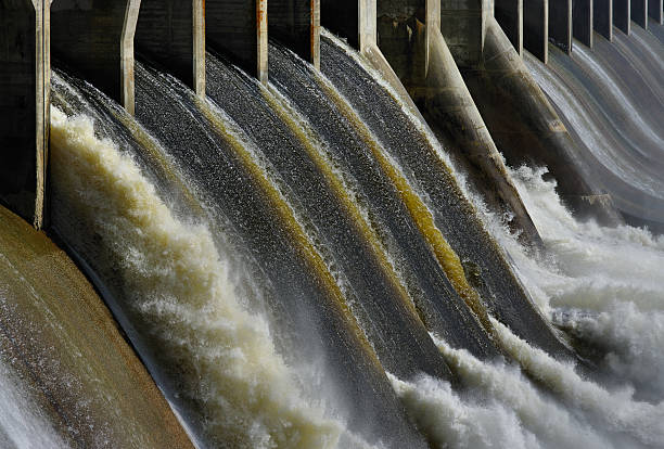 przelew - dam hydroelectric power station manitoba canada zdjęcia i obrazy z banku zdjęć