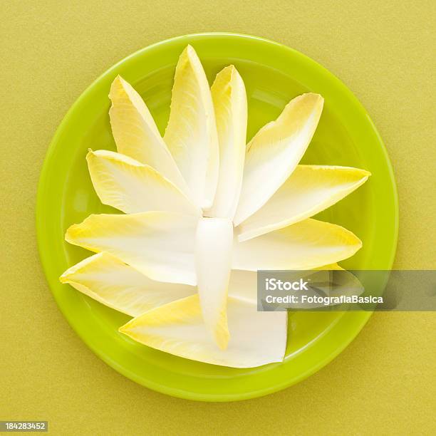 Endives Foto de stock y más banco de imágenes de Alimento - Alimento, Arreglo, Color - Tipo de imagen