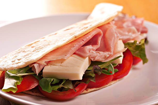 piadina italiana tradicional - mayo mayonnaise salad plate fotografías e imágenes de stock