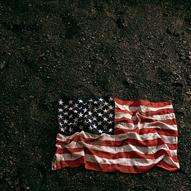 istock Grungy American Flag 184285531