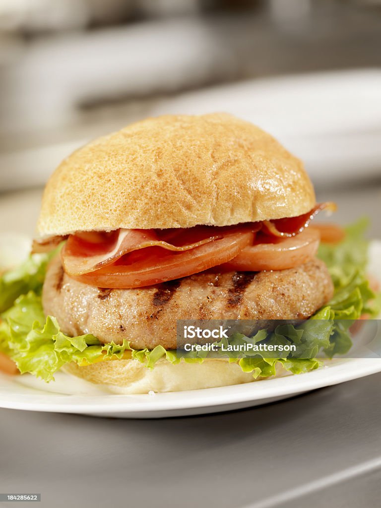 Płomień Grillowany Burger z indyka - Zbiór zdjęć royalty-free (Burger)