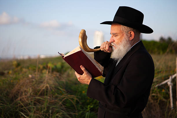 hassidic rabino rezar - hasidism imagens e fotografias de stock