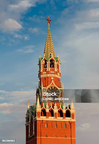 Torre Spasskaya De Moscou Kremlin - Fotografias de stock e mais imagens de Anoitecer - Anoitecer, Anterior, Antigo