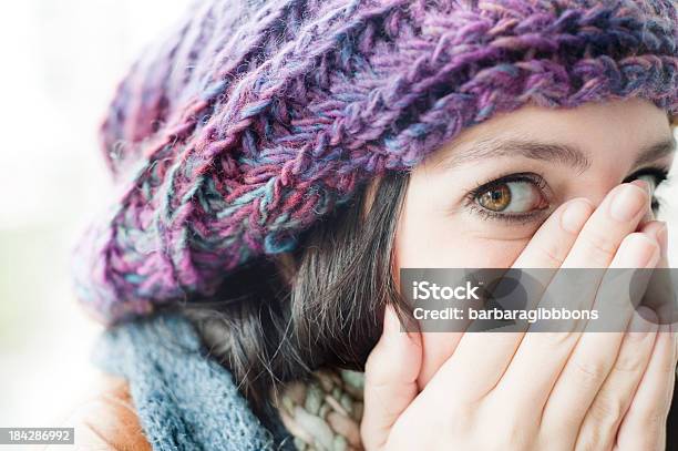 Foto de Jovem Mulher Com Medo e mais fotos de stock de Culpa - Culpa, Face Humana, Choque