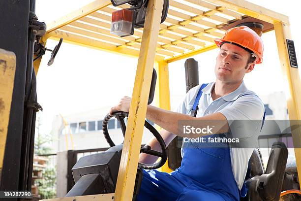 Männliche Industrie Arbeiter Stockfoto und mehr Bilder von Gabelstapler - Gabelstapler, 25-29 Jahre, Arbeiter