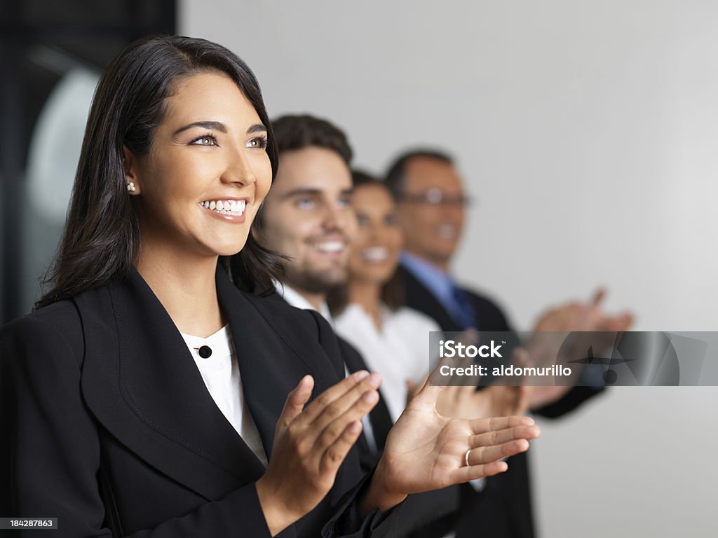 Fröhliche Gruppe von business-Leute Klatschen - Lizenzfrei Anzug Stock-Foto