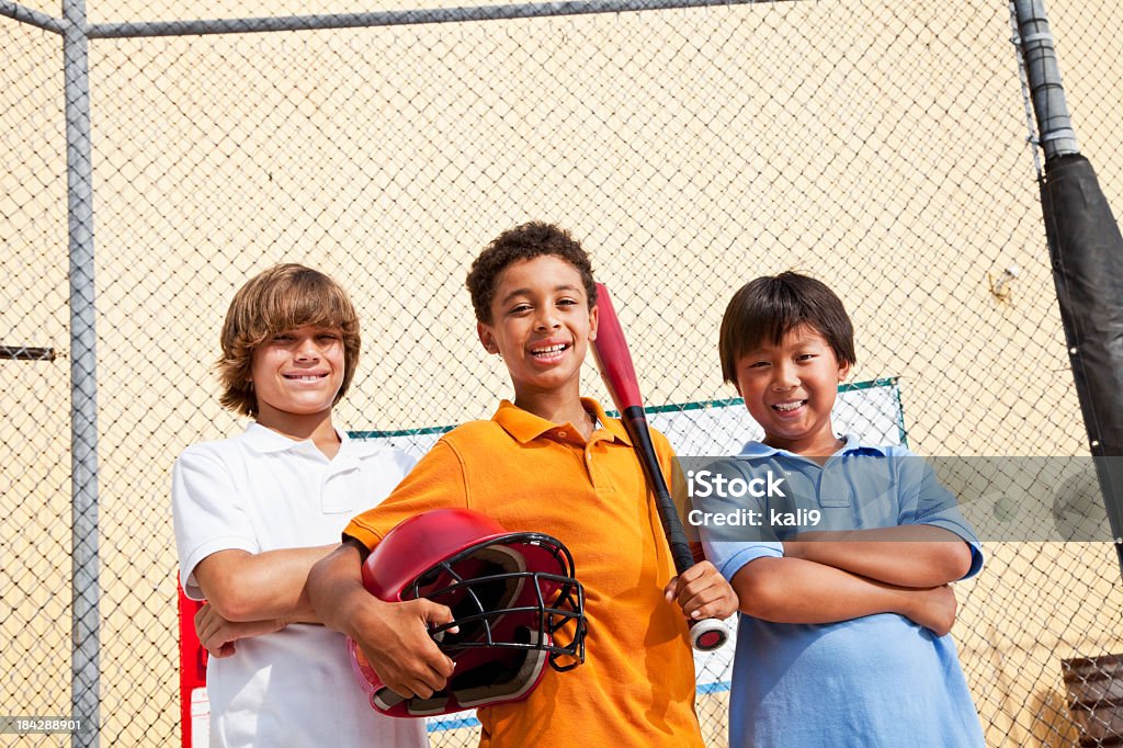 Chłopcy w batting Klatka - Zbiór zdjęć royalty-free (10-11 lat)
