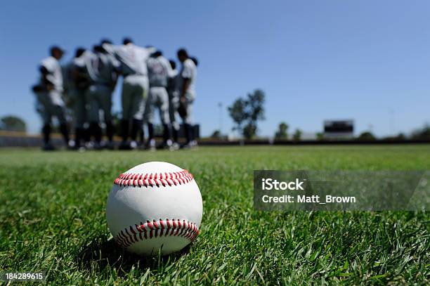 Foto de Jogadores No Campo De Beisebol e mais fotos de stock de Beisebol - Beisebol, Bola de Beisebol, Campo Externo