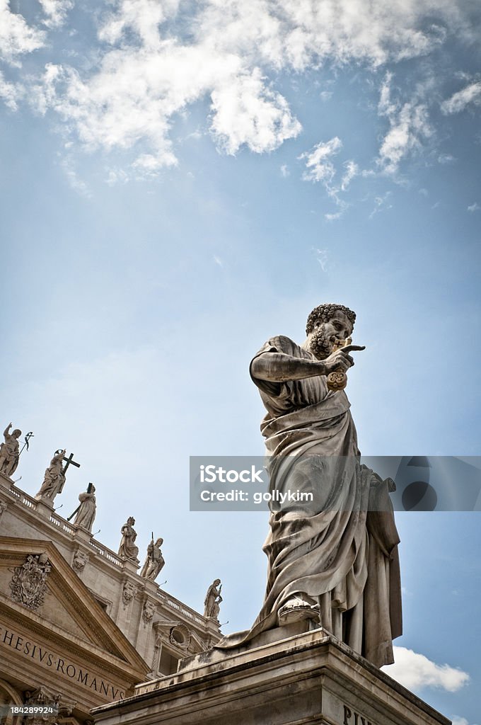 Statue of St Peter на Piazza San Pietro - Стоковые фото Апостол Пётр роялти-фри