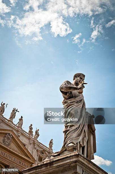 Statue Of St Peter На Piazza San Pietro — стоковые фотографии и другие картинки Апостол Пётр - Апостол Пётр, Ключ, Рим - Италия