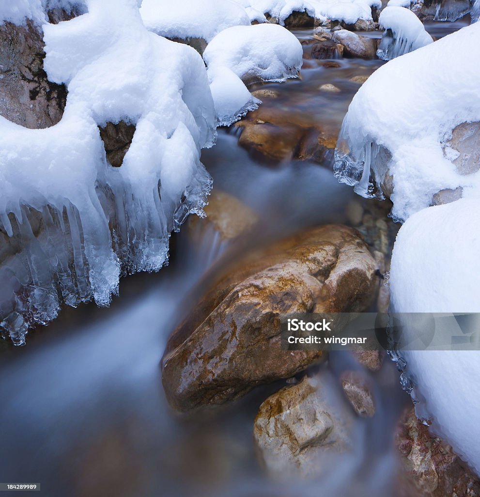Invierno icicles en una cascada en Baviera, Alemania - Foto de stock de Afilado libre de derechos