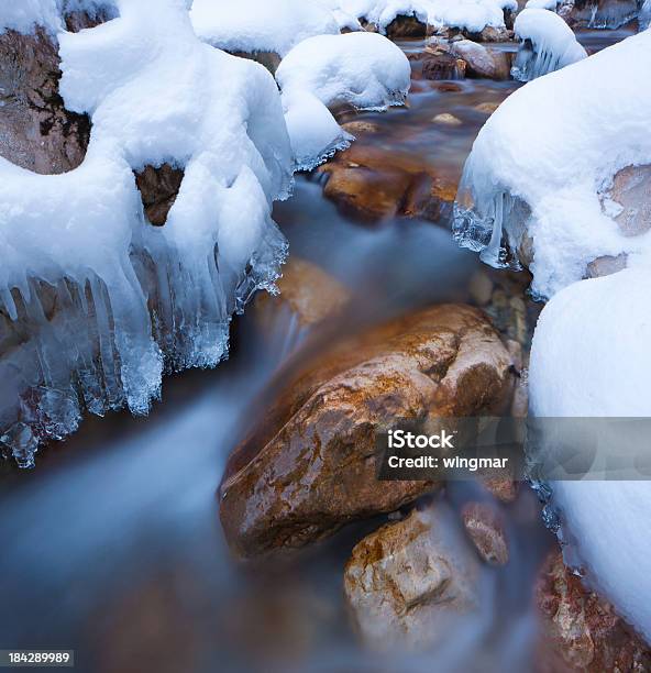 Inverno Icicles In Una Cascata Di Baviera Germania - Fotografie stock e altre immagini di Acqua