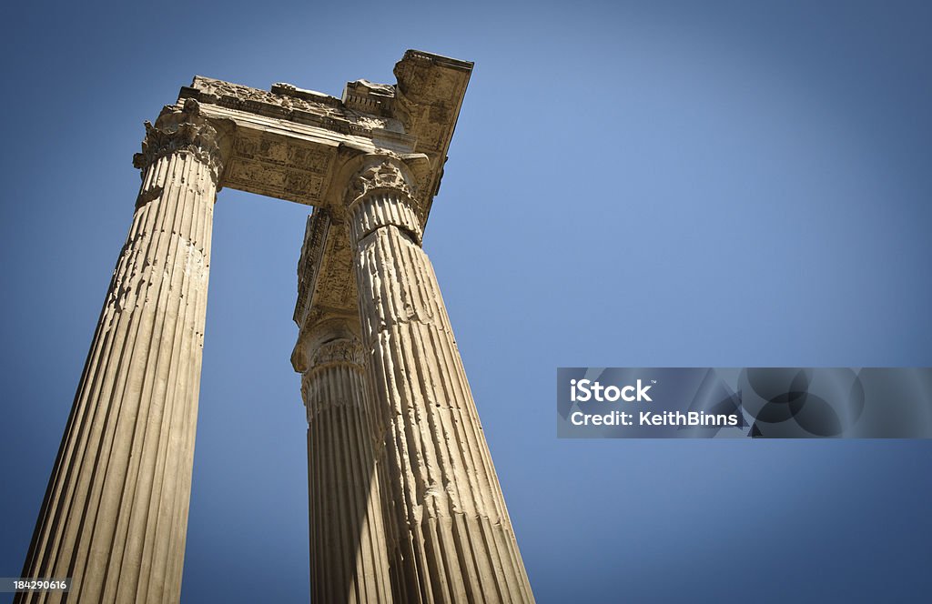 Римские колонны - Стоковые фото Археология роялти-фри