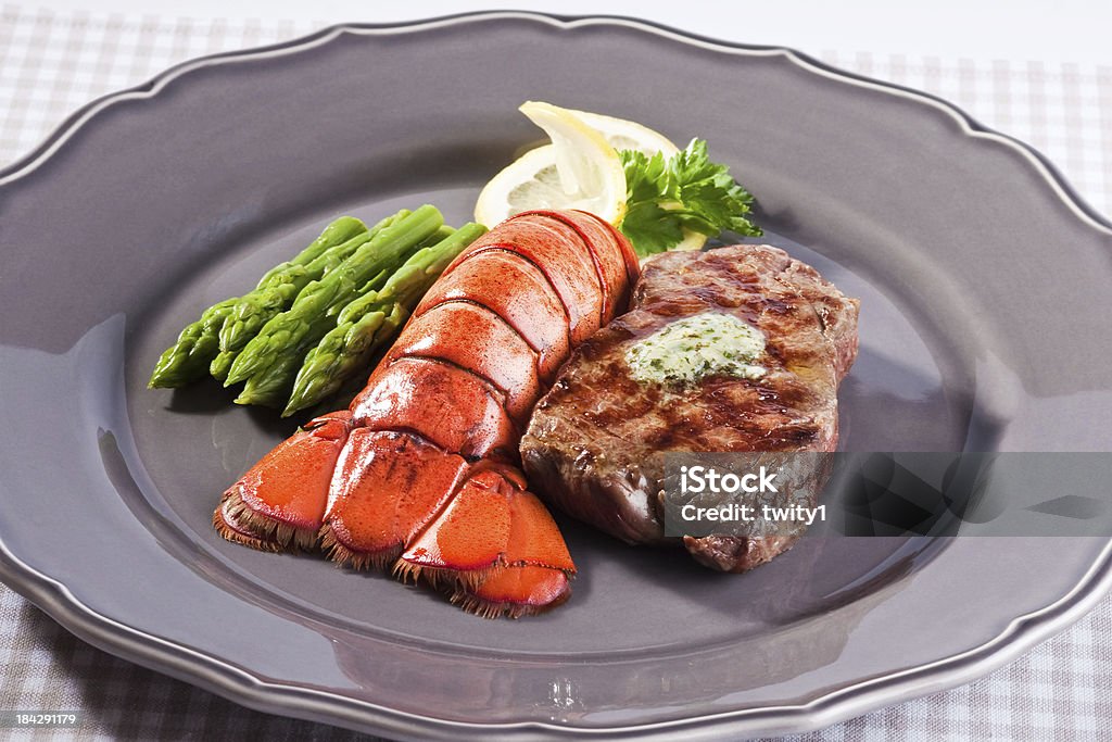 Aragosta & bistecca - Foto stock royalty-free di Aragosta - Frutto di mare