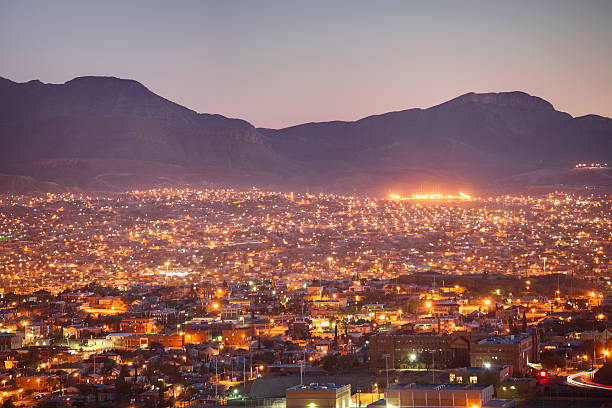 istock Late evening in El Paso and Juarez Mexico 184291187