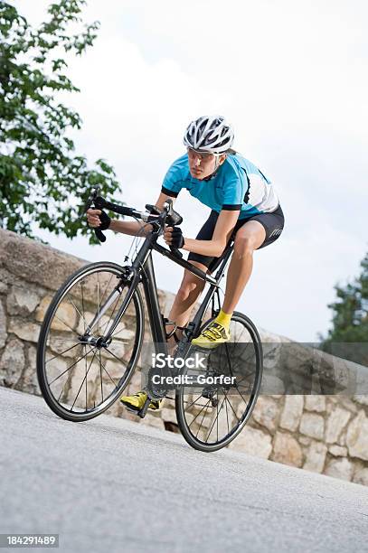 Foto de Downhill De Bicicleta De Corrida e mais fotos de stock de Adulto - Adulto, Alto Ádige, Artigo de vestuário para cabeça