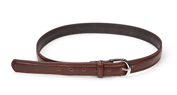 cinturón de cuero marrón aislado - belt brown leather buckle fotografías e imágenes de stock