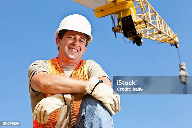 Foto de Trabalhador Industrial Com Guindaste e mais fotos de stock de Operador de Guindaste - Operador de Guindaste, Machinery, Retrato