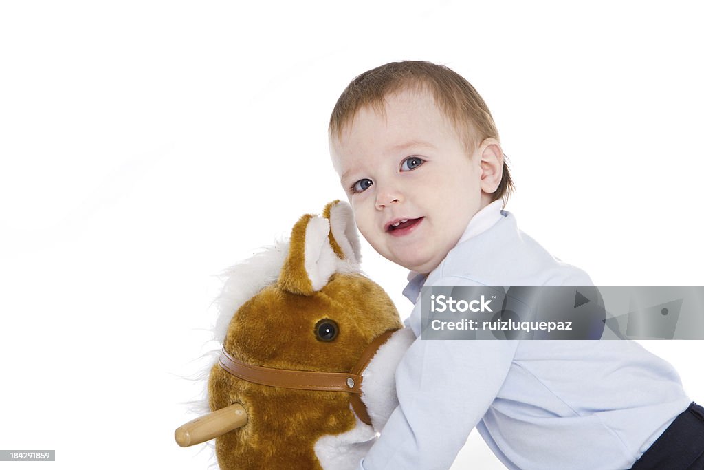 Adorável bebê brincando com hobbyhorse - Foto de stock de 12-17 meses royalty-free