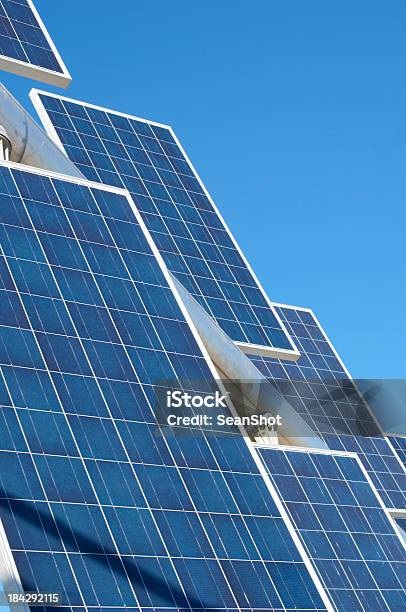 Células Solares - Fotografias de stock e mais imagens de Painel Solar - Painel Solar, Acender, Azul