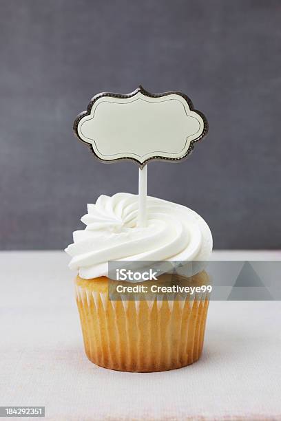 ホワイトのカップケーキバナー - カップケーキのストックフォトや画像を多数ご用意 - カップケーキ, シンプル, 結婚