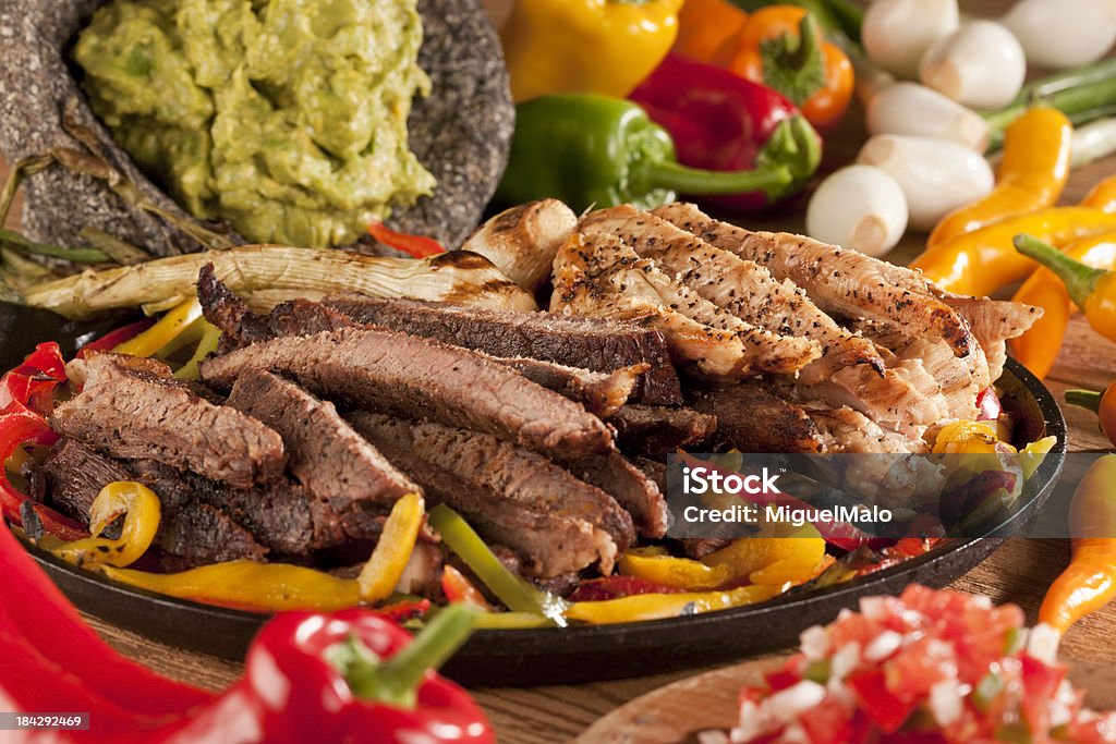 Hühnchen und Filetsteak Fajita - Lizenzfrei Carne Asada Stock-Foto