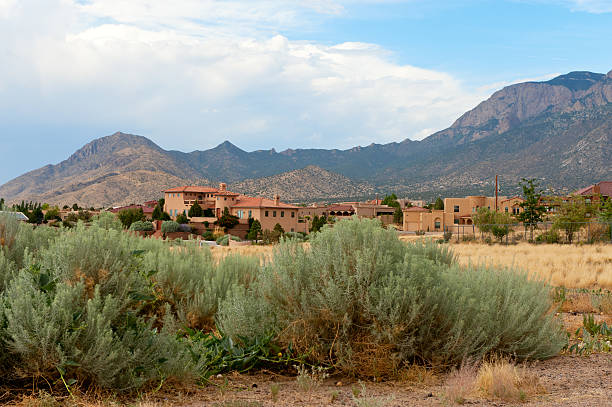 casa de sonho no sudoeste dos estados unidos - house residential structure southwest usa albuquerque imagens e fotografias de stock