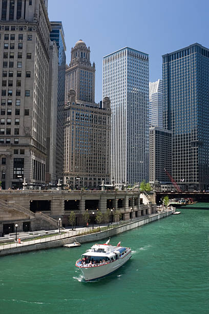 istock Chicago River and Tour Boat 184292693